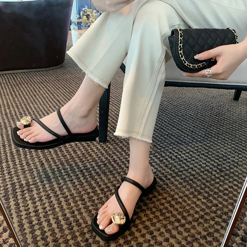 Casual Women Sandals Flats Slipper 2023 Summer New Style French Square Head Gold Buckle Clip Toe Diagonal Side Roman Woman Shoe