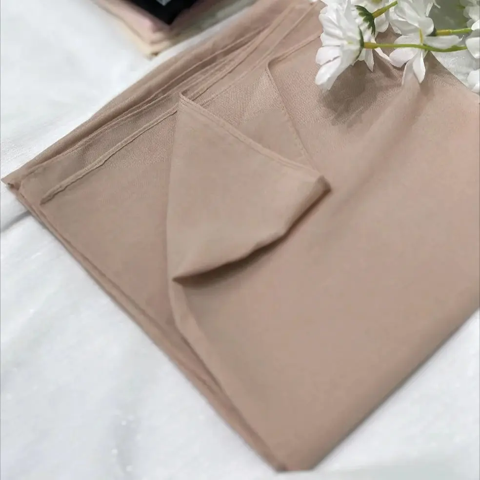 2024 estate nuova sciarpa lunga in Chiffon composito Hijab tinta unita 10 colori sciarpa da donna Hijab musulmana comoda e Versatile