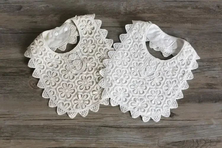 HoneyCherry Baby-shaped Bib Baby Cotton Lace Mouthwash Towel Exquisite Retro Style, Fake Collar Decoration Baby Bibs