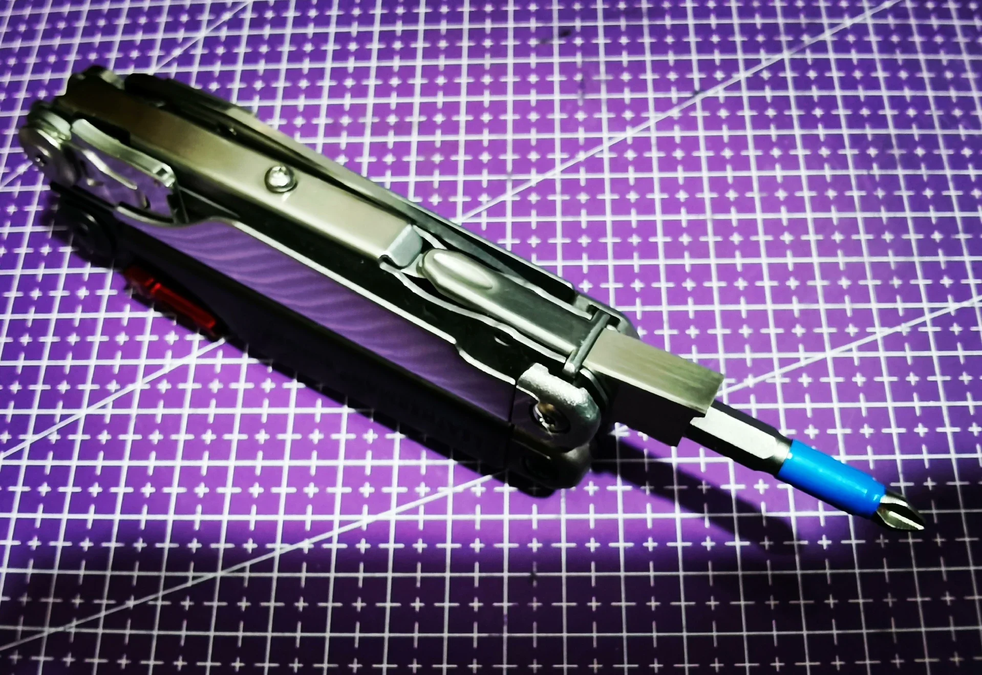 portainserti-da-1-4-di-pollice-per-leatherman-surge-compatibile-con-attacco-piatto-oem-e-adattatore-multiutensile-non-incluso-​