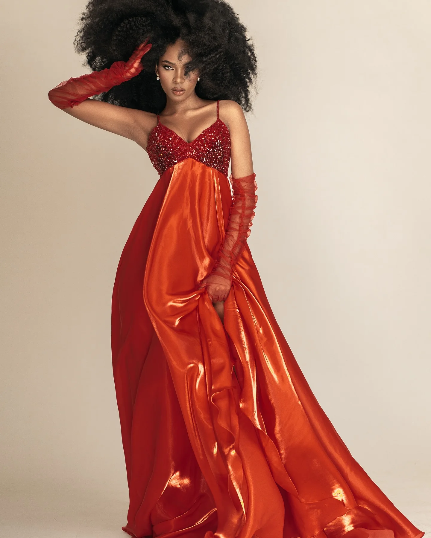 Luksusowa czerwona suknia wieczorowa z cekinami dla kobiet, długa suknia balowa w kształcie litery A z dekoltem w serek, na ramiączkach spaghetti, z wysokim rozcięciem i trenem, formalna.