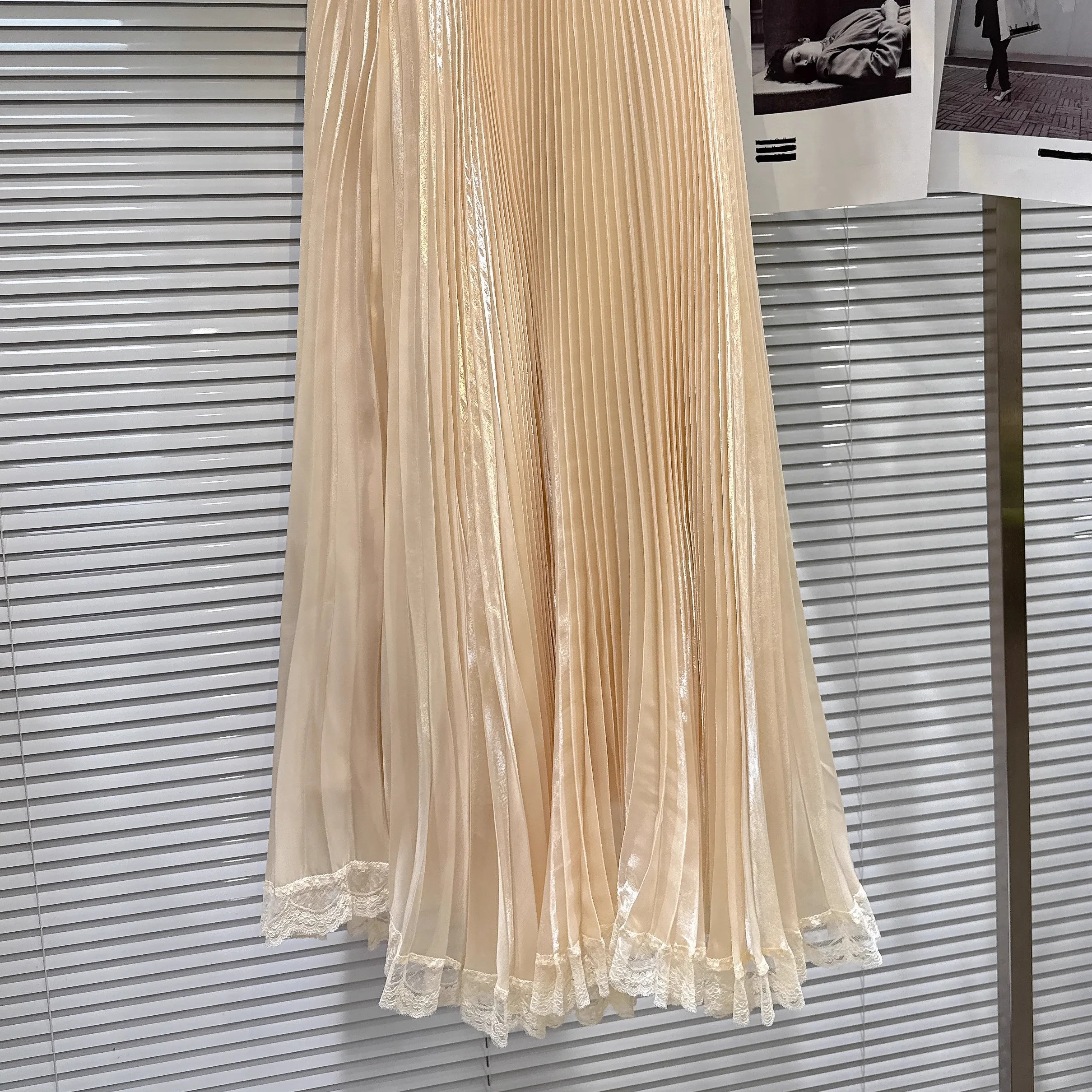 

Ele Champagne Color Pleated Skirt H-Line Elastic Waist Spring 2026 Faionable Women's Midi Skirt French Sle Daily Wear