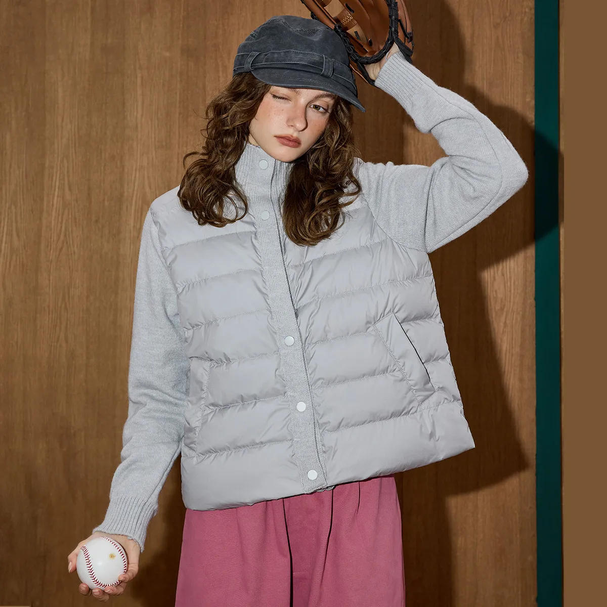 معطف شتوي نسائي لعام 2025 90% من ريش البط الأبيض معطف مرقع بأكمام متماسكة منتفخ بقصة ضيقة وتصميم خفيف الوزن سترة مزيج مزخرفة