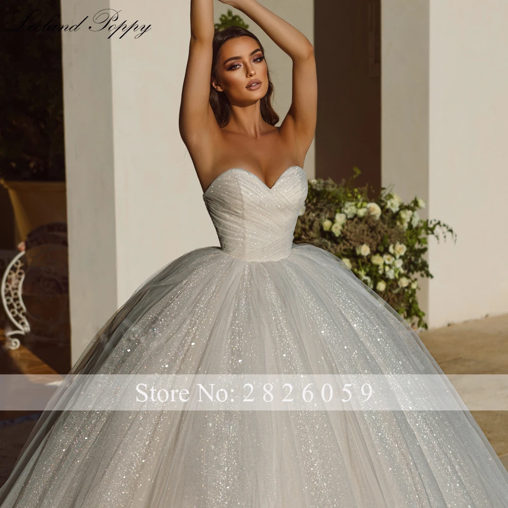 Suknie ślubne w stylu balowym bez ramiączek z motywem maków islandzkich, błyszczący tiul, długość do podłogi, plisowane suknie ślubne z trenem kaplicznym.