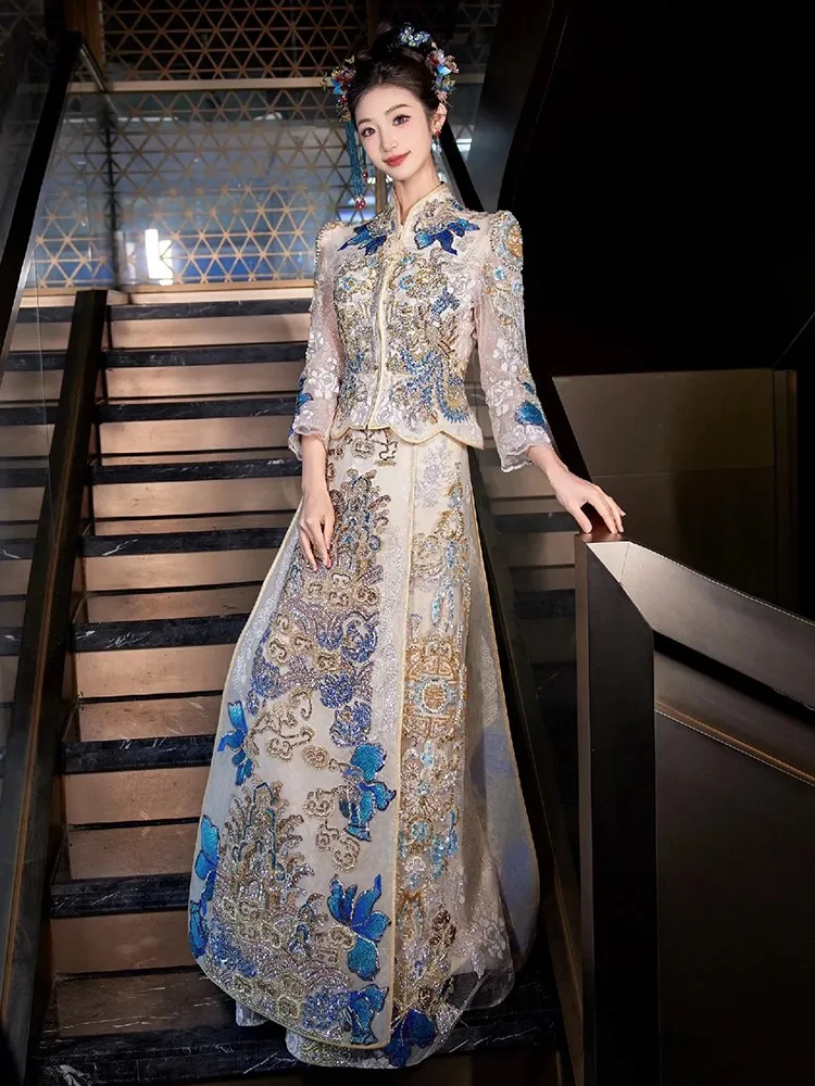 A new style of blue wedding dress with Chinese-style bride's phoenix crown red dragon and toasting