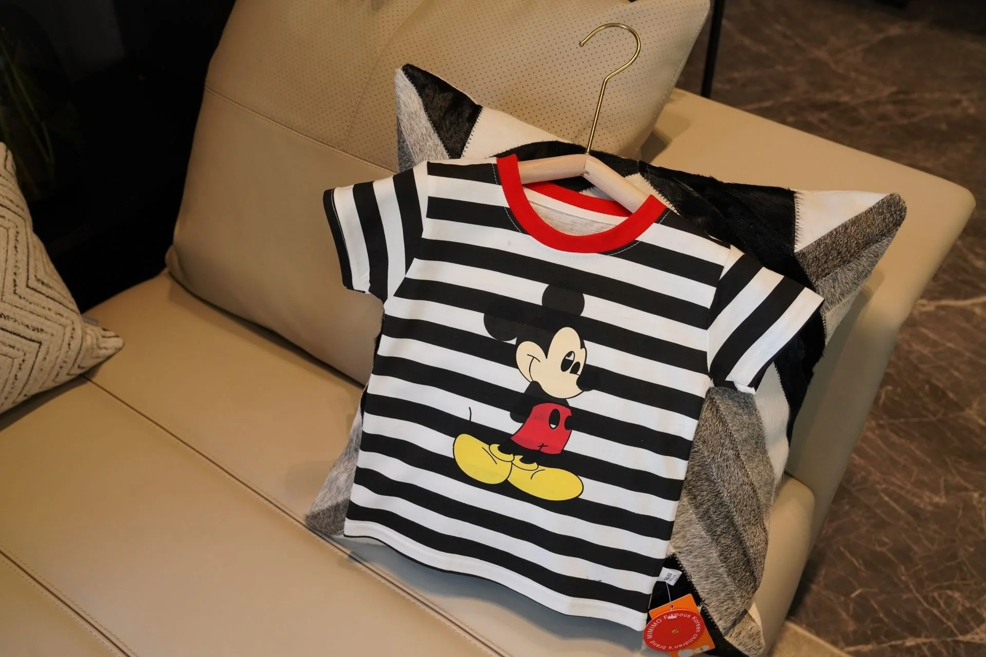 

Лето 2025 г., детская футболка из чистого хлопка с короткими рукавами, домашняя одежда с круглым вырезом и мультяшным принтом, топ для мальчиков и девочек