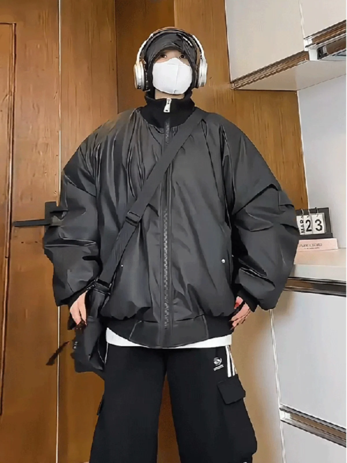 

Cleanfit Men's ort PU Leather Cotton Jaet Thi Warm Winter Coat American Pilot Sle Zipper Closure Long Sve Straight...