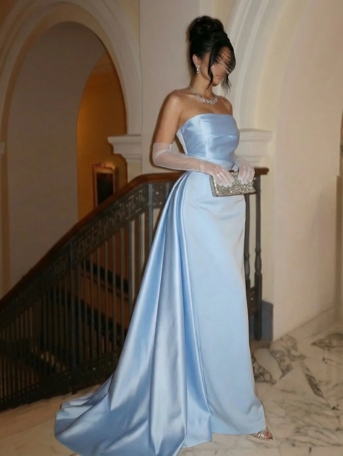 New Design Strapless Satin Prom Gown with Tulle Goves For Women Ruched Waist Chapel Train Formal Prom Evening Dress
