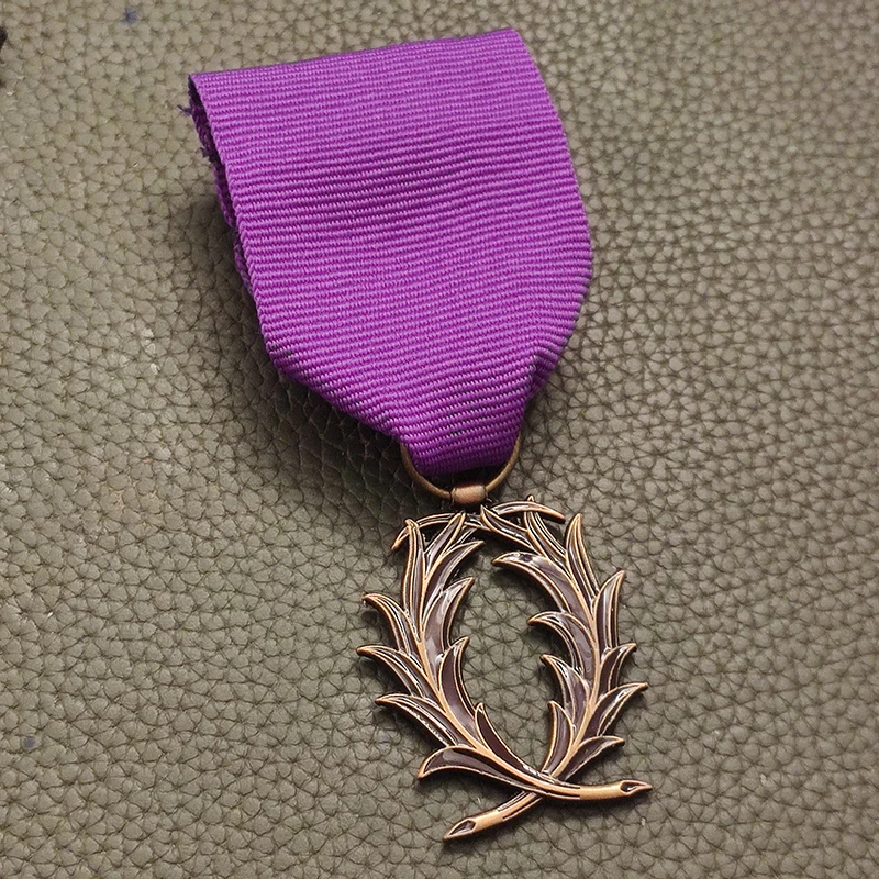 

French Palm Leaf Brooch Purple Knight Medal Cultural Education Honor Badge Accessory for Collection And Wear