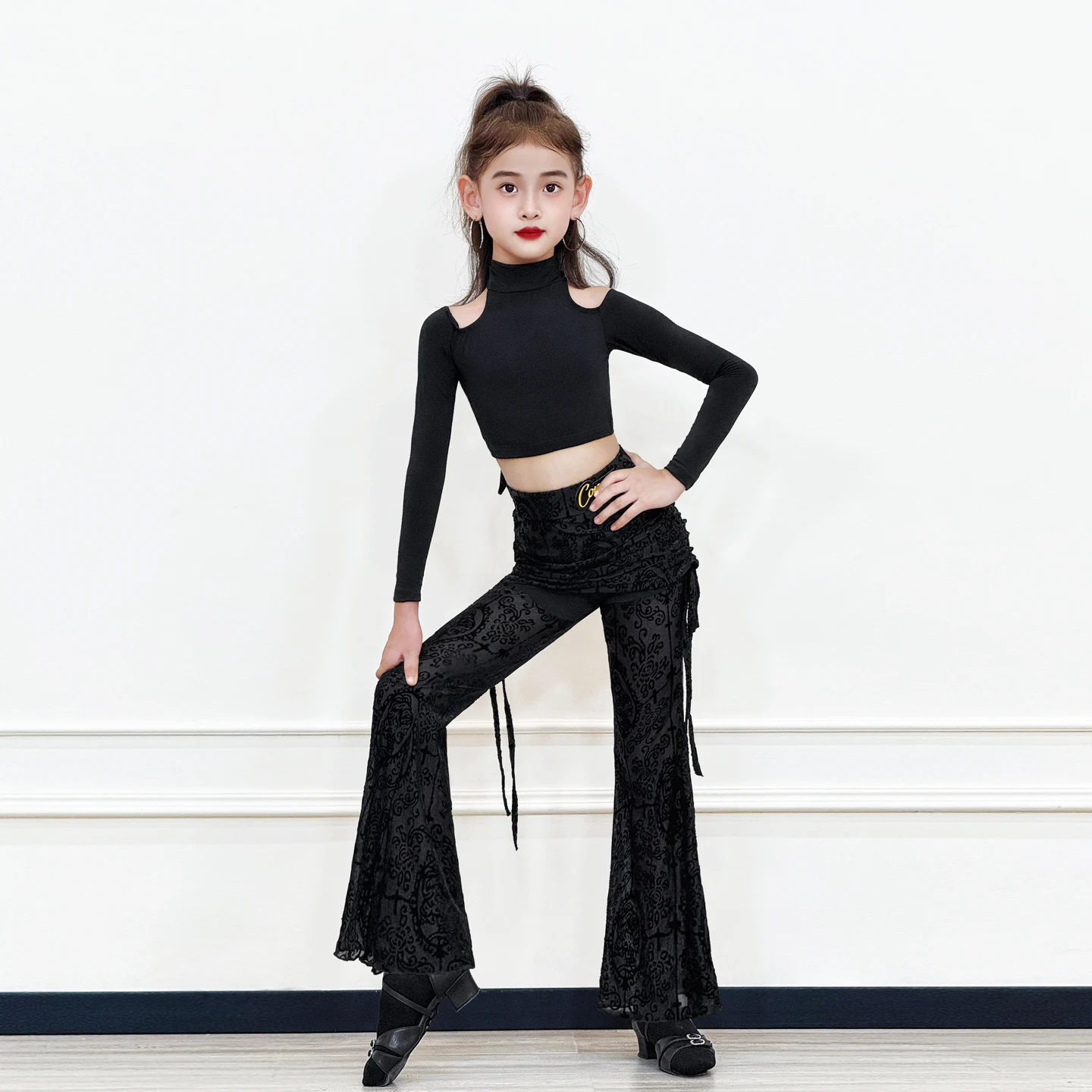 Ropa de entrenamiento de baile latino para niñas, pantalones acampanados de baile para niños, Tops con hombros descubiertos, vestidos de competición de baile latino