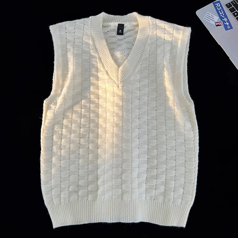 Simple Jacquard Horizontal Checkered Pattern Vest Cotton Soft Yarn Men Knitted Sweater Vest Trendy Shoulder Design V-Neck Sweate