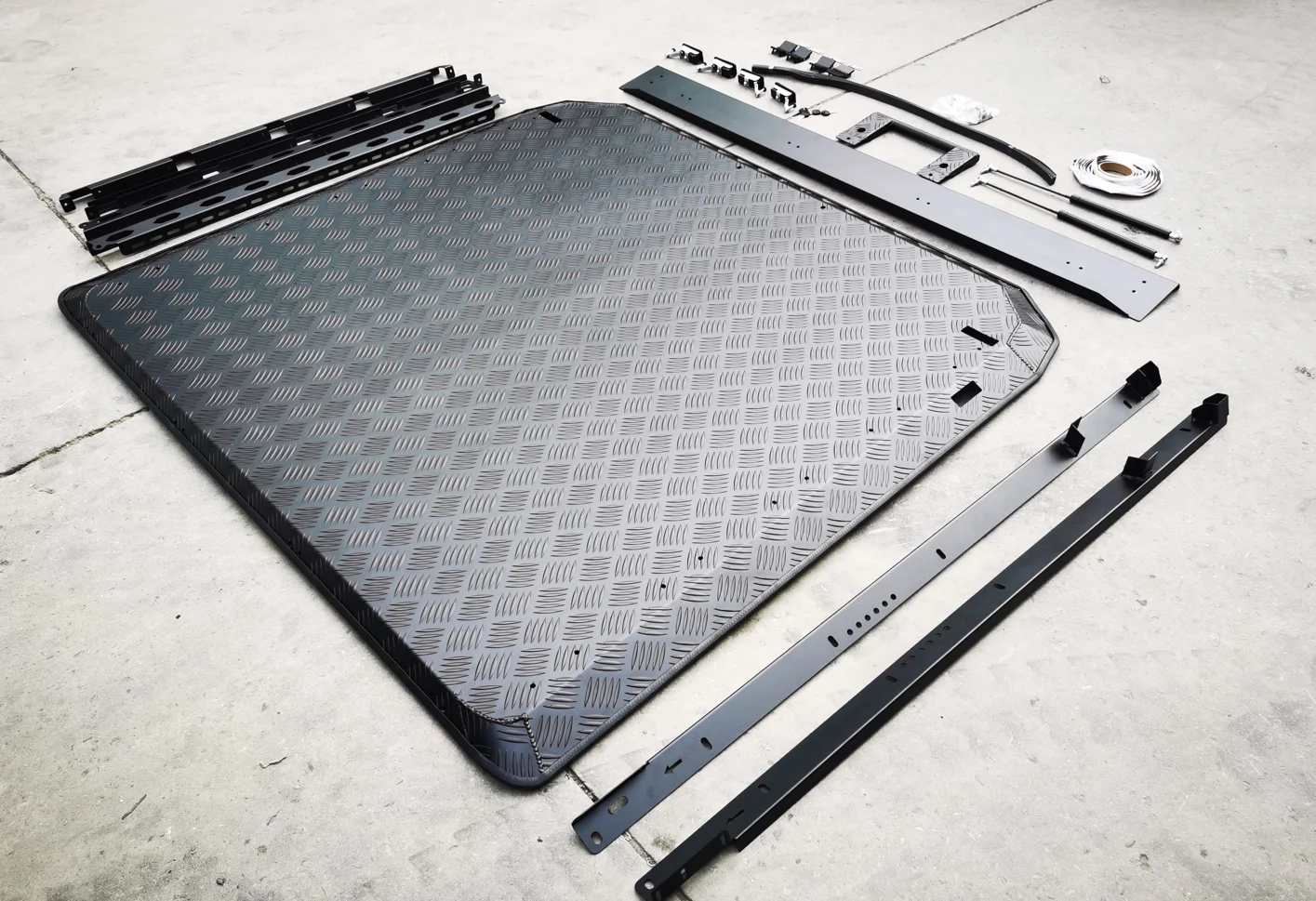 

Автомобильные детали Epic Level, высокое качество, 4x4, алюминиевая жесткая крышка, чехол Tonneau, водонепроницаемая функция блокировки кровати пикапа