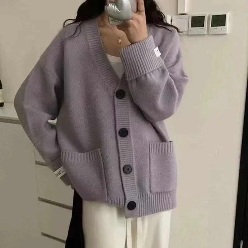 Cárdigan de punto Retro para mujer, corte holgado, suave, estilo coreano, otoño e invierno, con mangas y bolsillos prensados, detalles adhesivos finos