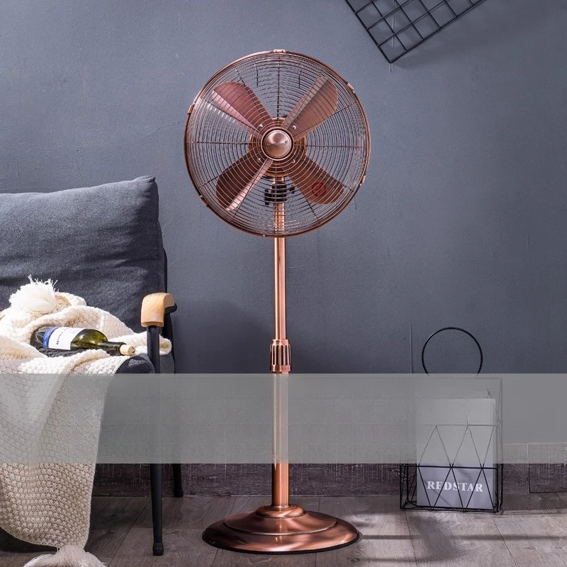 Ventilatore elettrico retrò dal pavimento al soffitto, ventilatore domestico in metallo con foglie di ferro, sala da pranzo, negozio verticale del soggiorno