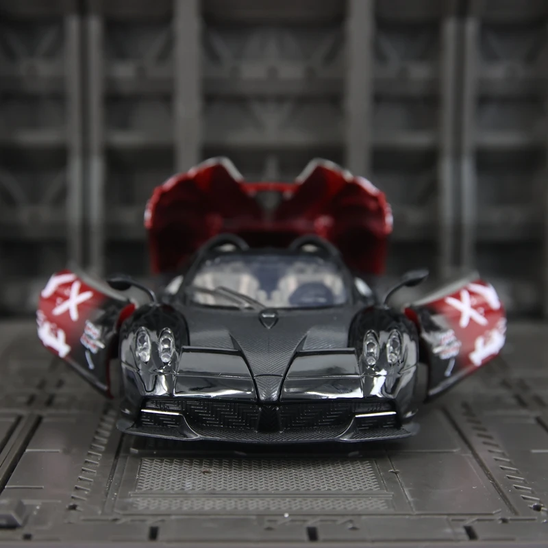 

CCA 1:24 simulation Pagani Huayra alloy car model, doors can be opened has simulated sound and lighting functions, rich details