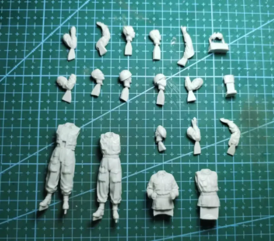 1/35 Scale Resin Soldier Figure Kit WW2 British Armored Tank 4 Figures (without Tank) Unassembled Unpainted Miniature Toy 205