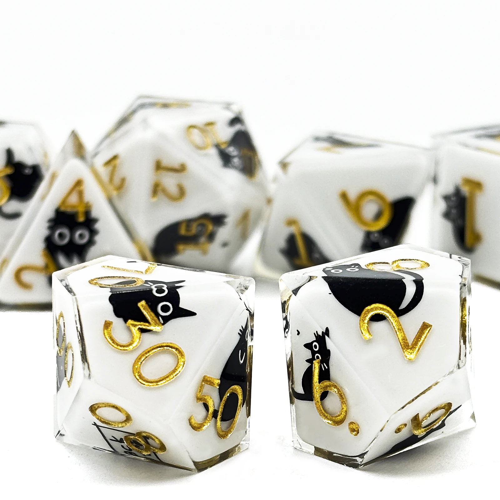 Set dadu kucing hitam 7 buah dengan desain dadu, cocok untuk permainan peran D&D Dragon and Dungeon