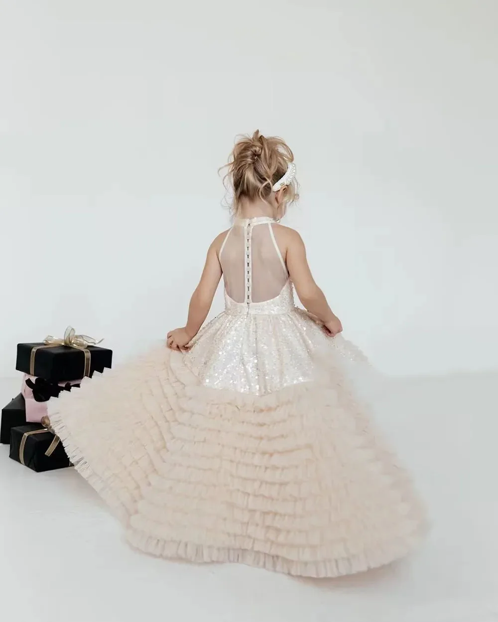 Индивидуальные платья цвета шампанского для девочек-цветочниц на свадьбу с высоким воротником и многоуровневыми блестками для маленьких девочек, торжественное банкетное платье для первого причастия