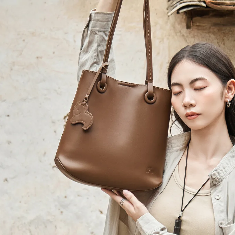 New Seniors Sense Leather Women Bag Versatile Casual Cowhide Women's Bags Fashion Simple Commuting Large Capacity Women's Bags