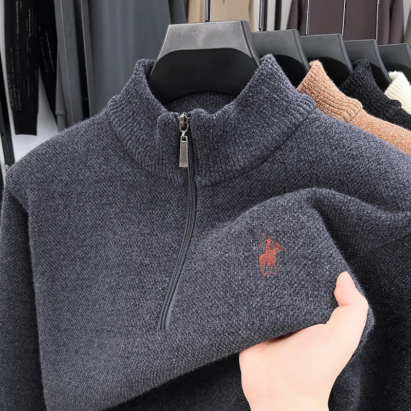 Luxuriöser Herren-Langarm-Strickpullover mit halbem Reißverschluss, Pferde-Stickerei, Stehkragen, Winter-Neuheit, Warmer, Stilvoller, Verdickter Herrenpullover – Detail 2