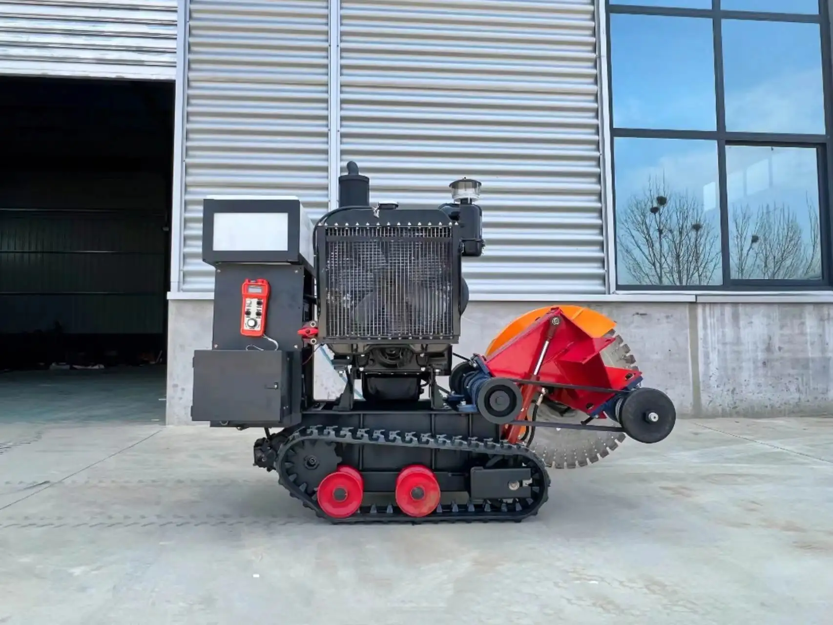 Factory  Concrete Floor Machine/Best Price Asphalt Road Crawler New Remote Control Cutting Machine