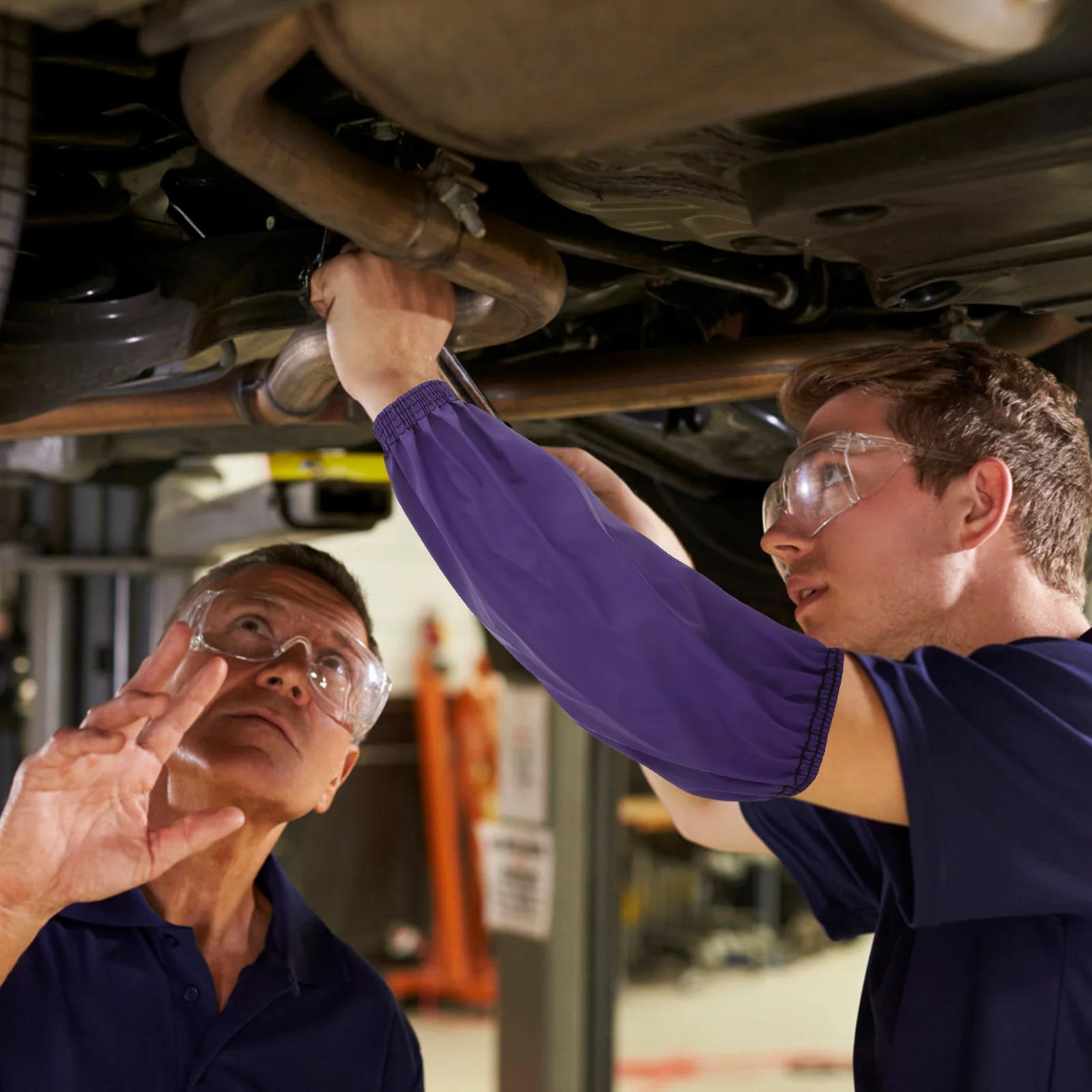 

1 пара длинных брызгозащищенных масляных рукавов из искусственной кожи, защитные чехлы для приготовления пищи, мытья посуды, работы по дому