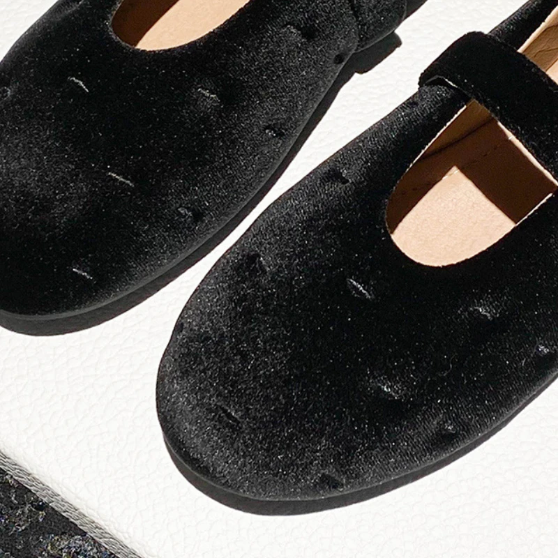 Red Velvet Buckle Strap Mary Janes Shoes Women Elegant Spring Autumn Flannel Flats Shoes Black Casual Ladies Shoes Footwear New