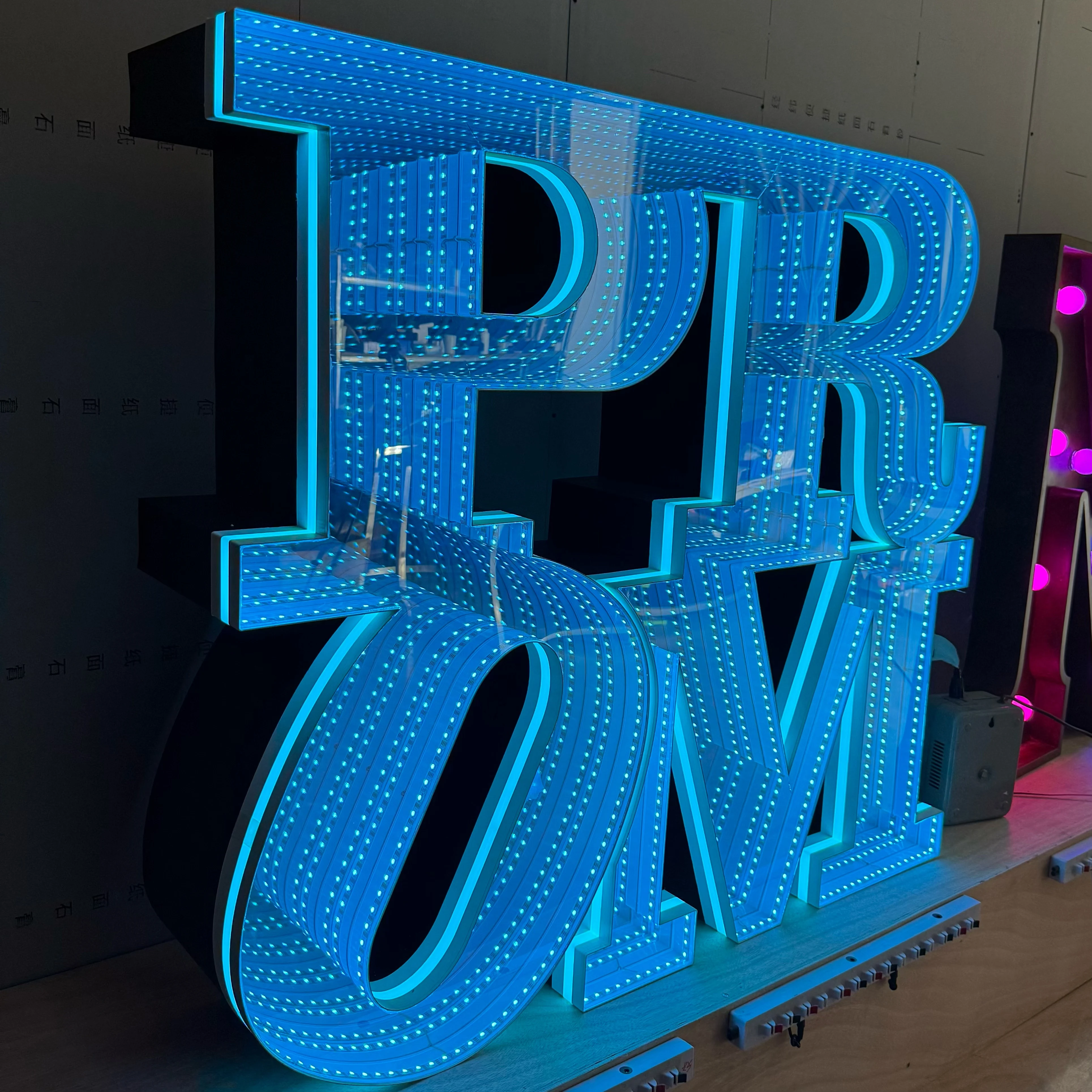 Custom 4FT Full Color Infinity Layer 3D LED Marquee Letter Mirror Edge Prom Backdrop Big Luminous Letter for Party Decor Event