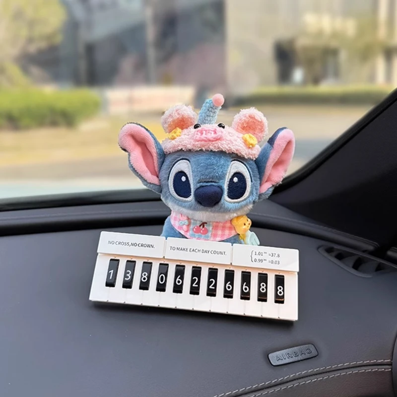 Ozdoba dekoracyjna do samochodu, konsoli środkowej lub telefonu komórkowego w kształcie lalki Disney Stitch, kreatywny wzór, wysoka estetyka, styl Q version, motyw parkingowy.