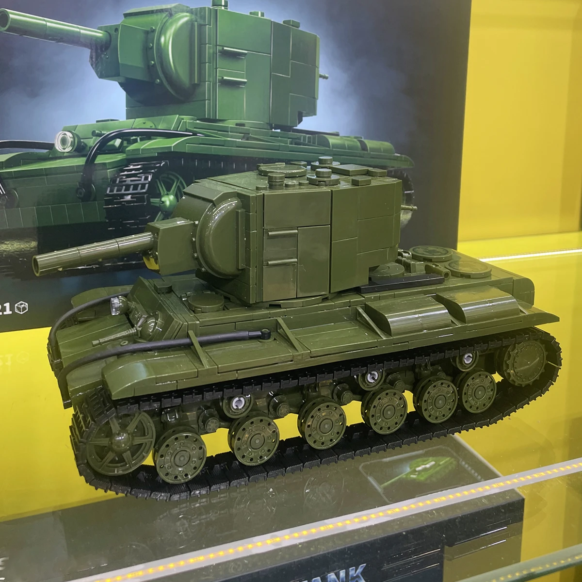 

1:28 Military Series KV-2 Heavy Tank Building Blocks WW2 Army Tank Armored Vehicle Bricks Model Toys For Children Gift MOC