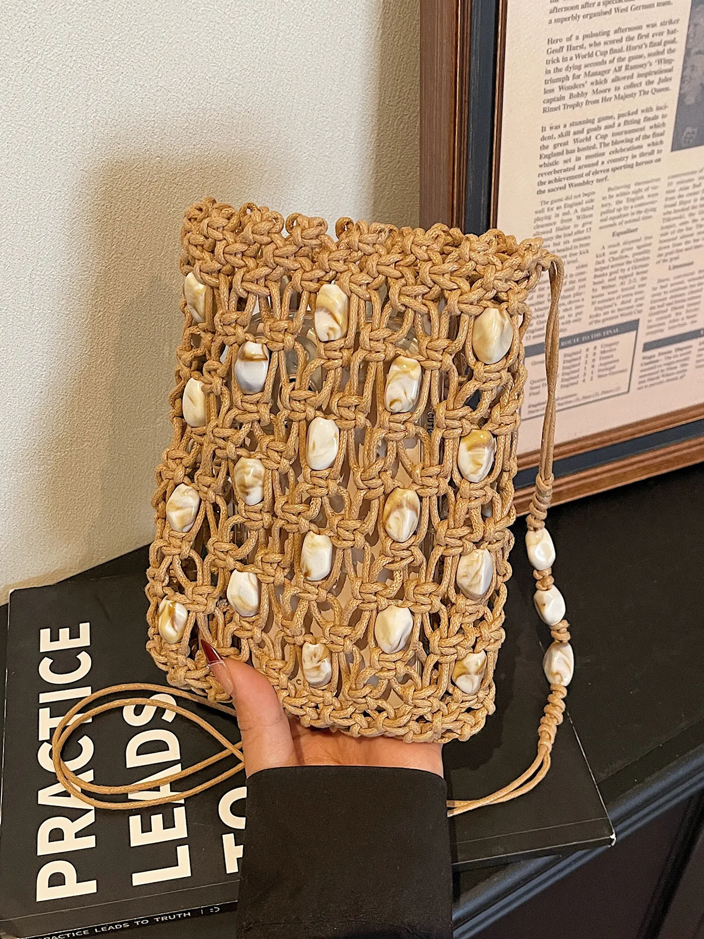 

Стильная ажурная плетеная сумка для женщин, весна-лето 2026, модная сумка для телефона с бисером, винтажная универсальная повседневная сумка-мессенджер