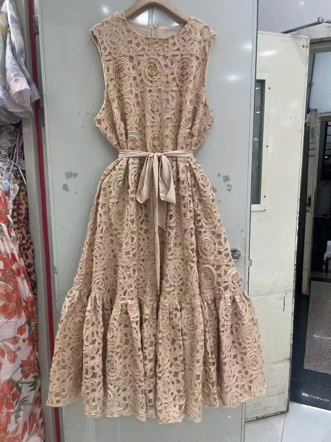 2025 printemps et été nouveau col rond gilet robe fleur robe longue ample robe décontractée avec ceinture-GZDL078