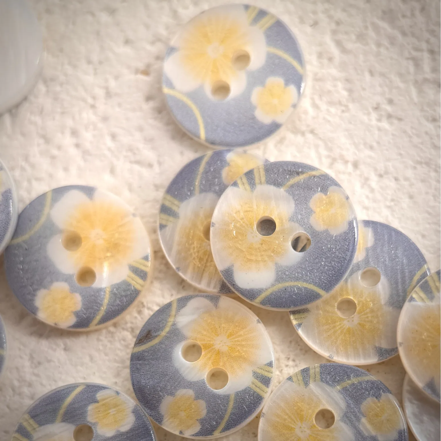 20Pcs/lot 15mm Two eyed blue flower sea natural shell buttons retro shirt jacket decorative accessories buttons
