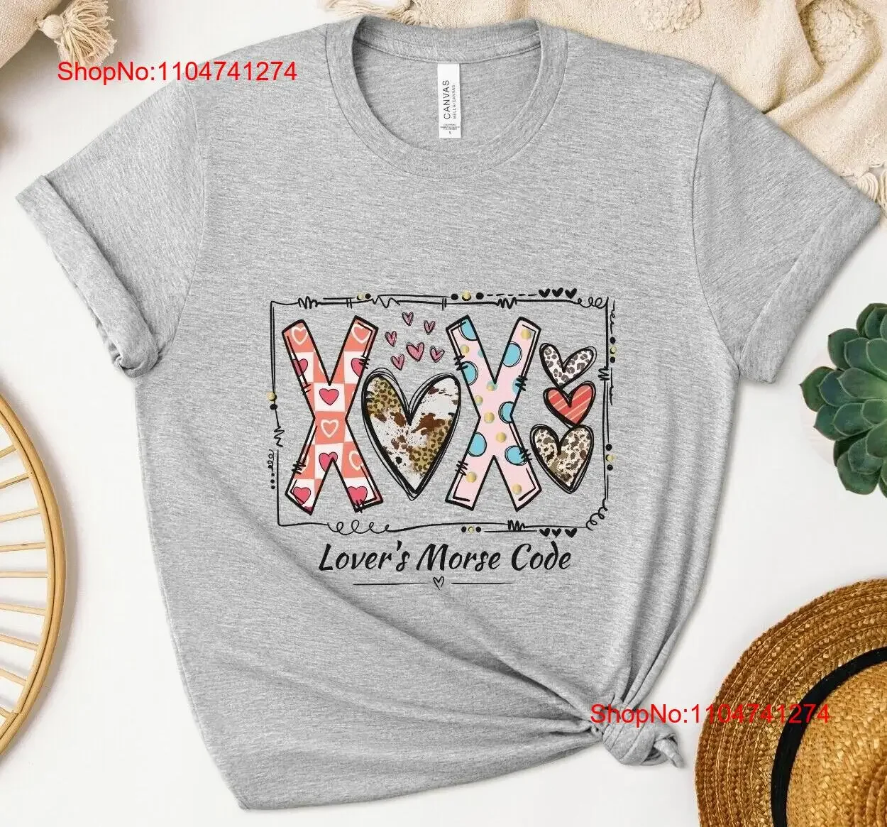 تي شيرت عيد الحب XOXO Lover's Morse Code 'قلوب متعثرة خمر غسلها للارتداء اليومي لينة قليلا