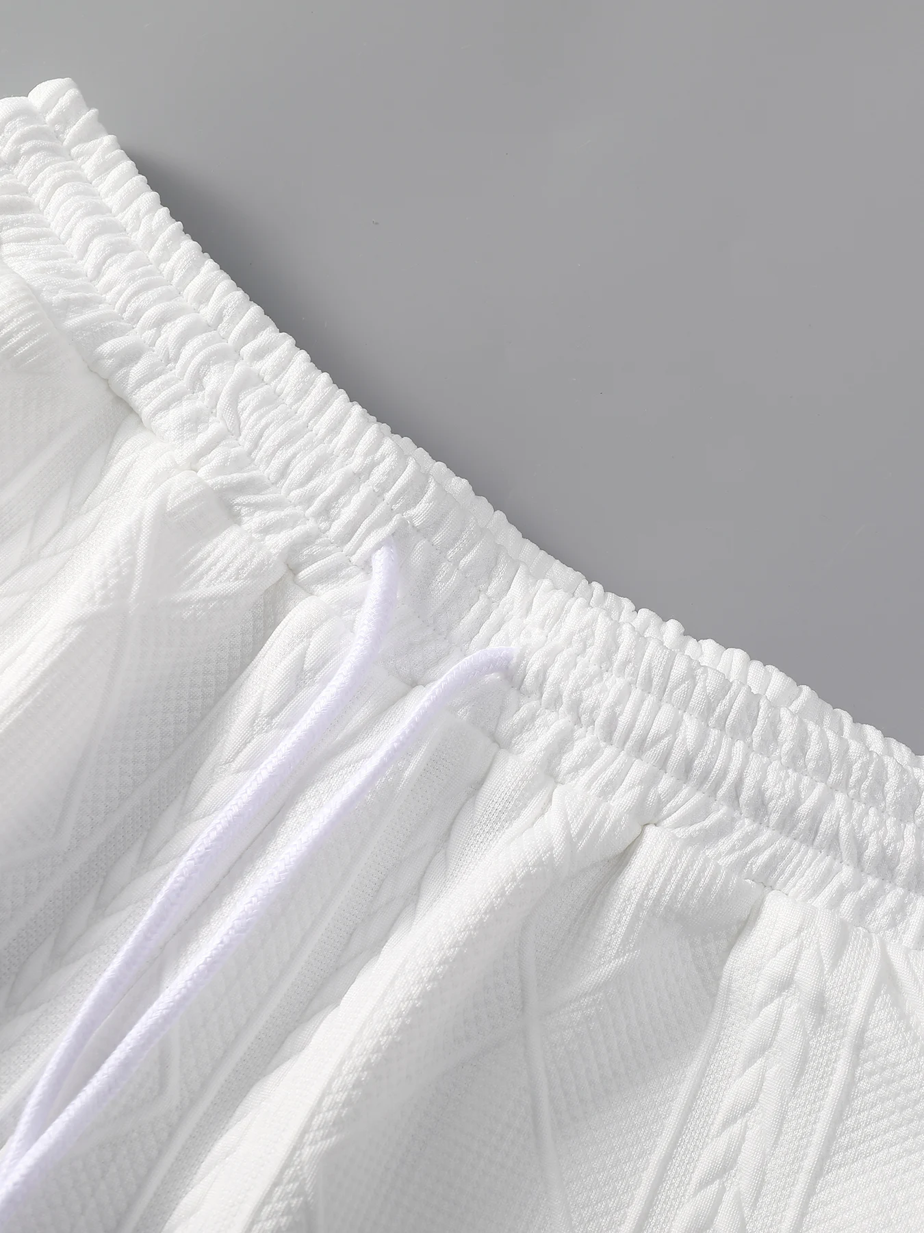 Three-Dimensional Diamond Jacquard Texture Men's Two-Piece Set, White Casual Loose Henley Collar Short-Sleeve T-Shirt and Drawstring Shorts, Men's Summer Daily Outfit Set - view 5