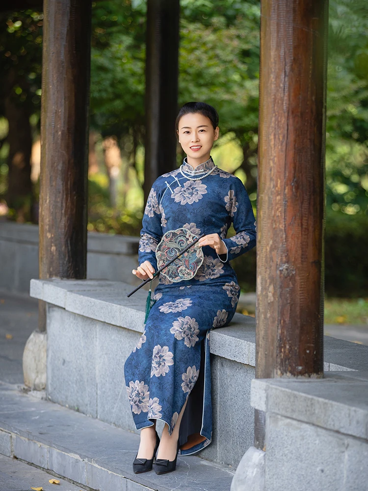 

aoHua Original Autumn Winter Knitted Blue Floral Print Flag Robe with Fce Heavy Embroidery Retro Chinese Sle Lo...