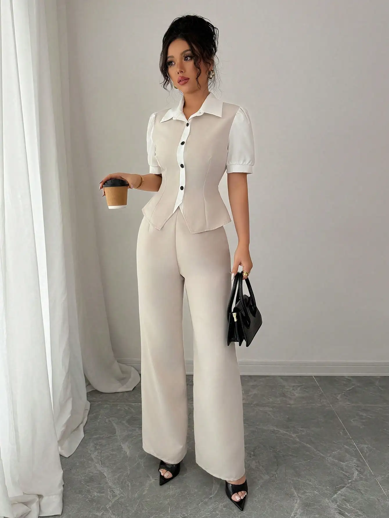 

Женский комплект из 2 предметов: топ с контрастным воротником на пуговицах и брюки с широкими штанинами