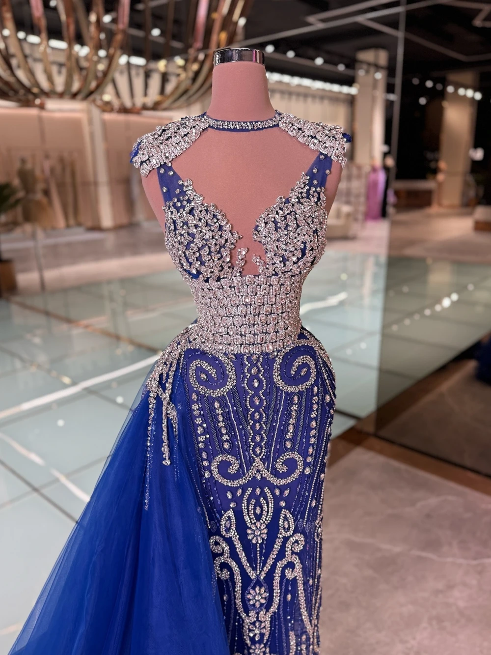 Nieuwe oogverblindende kralen kristallen avondjurk blauwe luxe rechte lange bruiloft jurk op maat gemaakte mouwloze galajurken