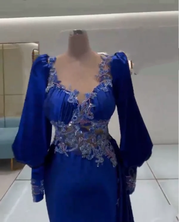 Robes de bal sirène en satin bleu royal personnalisées, décolleté en V, robes de soirée perlées, manches longues, robe formelle avec traîne de balayage