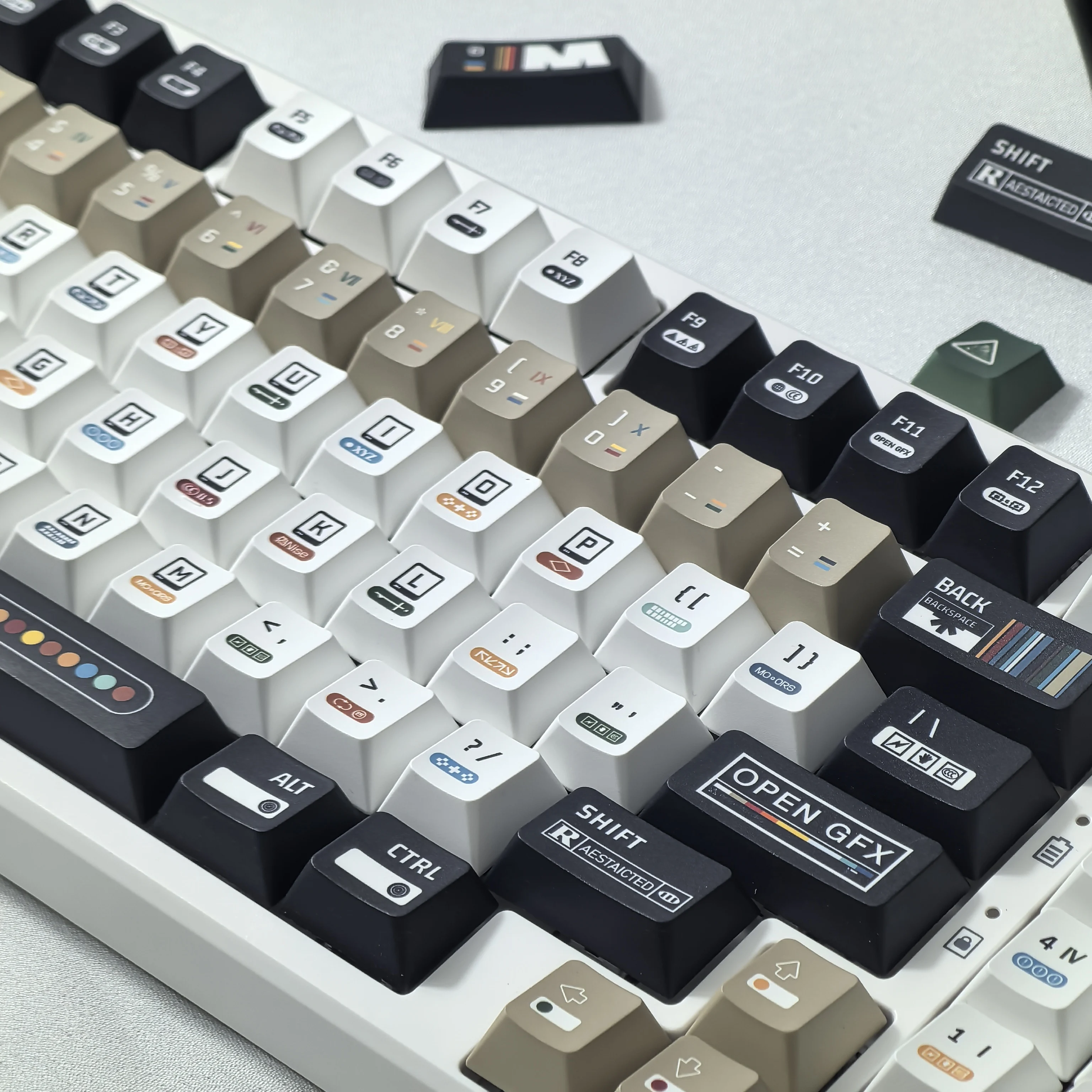 Korean Keycaps Maximalism Theme Keycap 135Keys Cherry Pbt Russian English Retro Keycap Black White Design “L ”Shape Enter Key