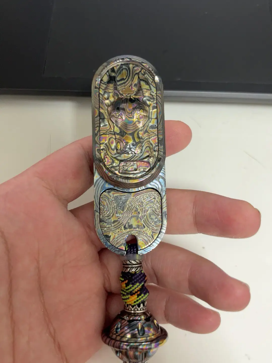 Used EDC Display As The Main Magnet To Push The Peak of The Card, Collection Display