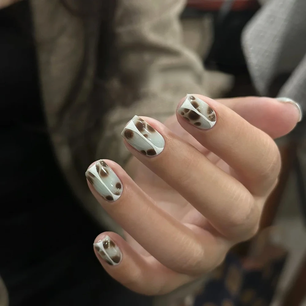 

10Pcs Handmade Manicure Short Coffin Fake Nails New Simple Unique Limite Nails Press On Nails Design with Adhesive Nail File Set