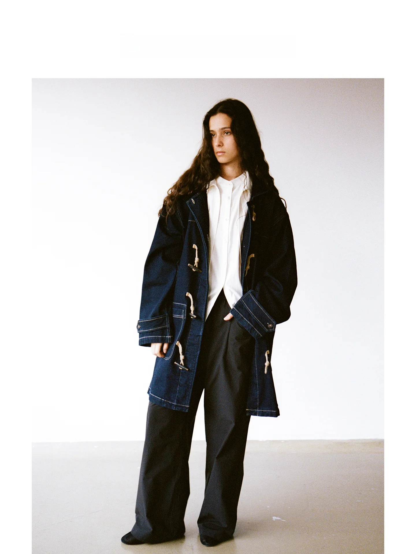 Leonorayang Original Design Pure Cotton Non-fading Deep Blue Denim Jacket Women's Hooded Coat with Horn Buttons Autumn Winter
