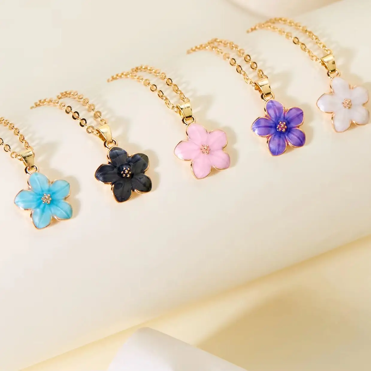 Minimalist Colorful Flower Necklace for Women Romantic Pink Cherry Pendant Necklace Make a Wish Paper Card Friendship Jewelry