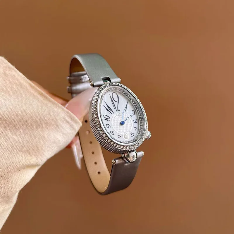 New oval-shaped watch with a simple and elegant design, a stylish quartz watch for women. A perfect gift for ladies.