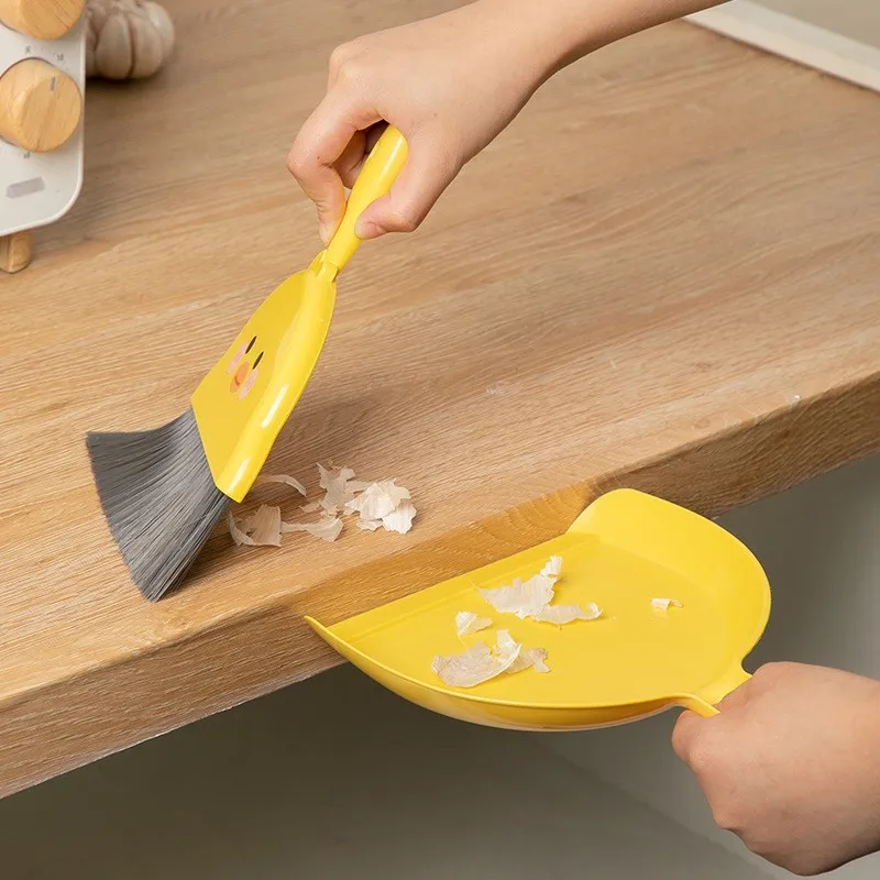 Cute Cat Hamster Dustpan Small Broom Set Mini Hand Broom and Dustpan Set for Tabletop Debris or Small Animal Cage Cleaning