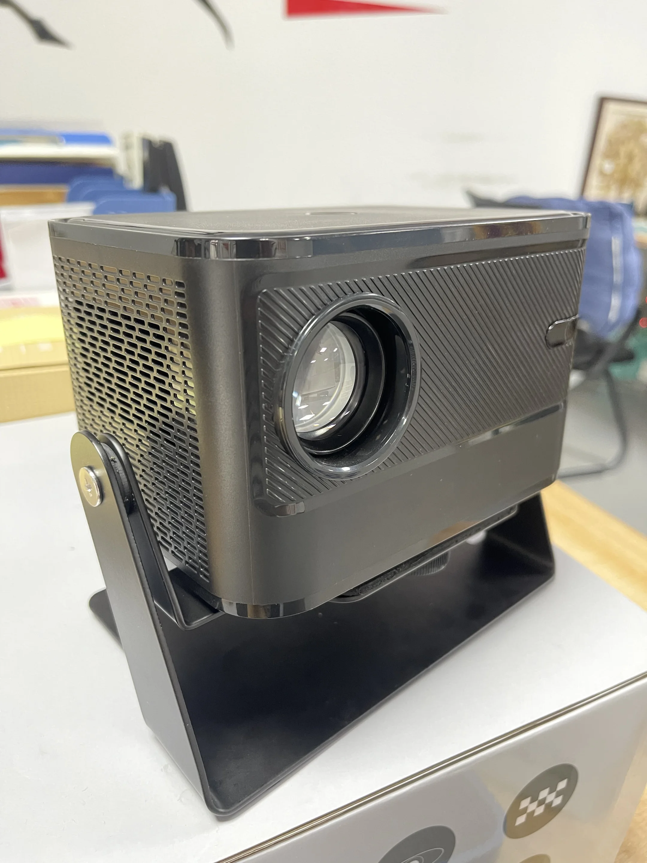 High-definition projector for home office and hotel use, supporting wireless screen projection