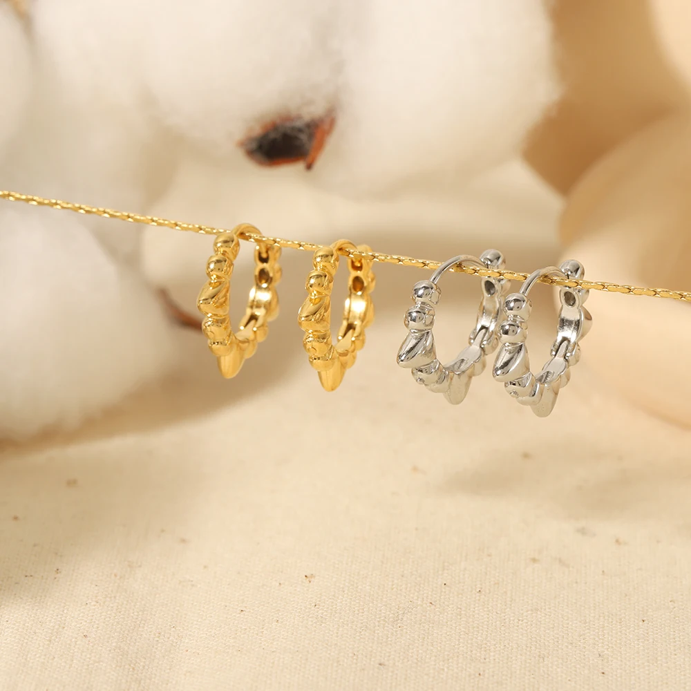 Wasserdichte Vintage-Luxus-Kleine-Ohrringe aus Edelstahl, 18K Vergoldete Creolen für Damen, Trendiger Piercing-Schmuck – Detail 2