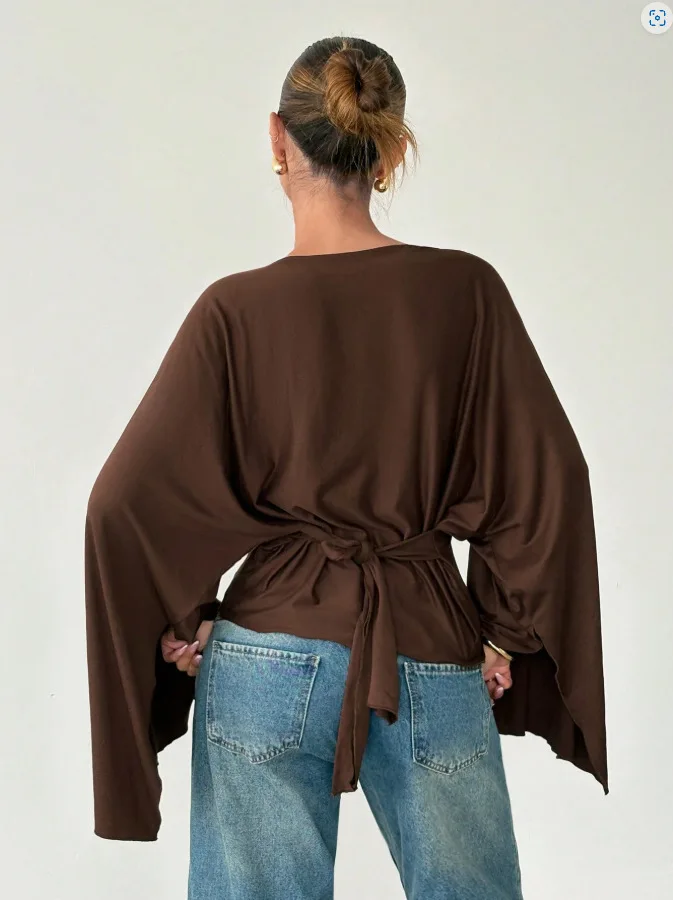 Modisches, einfarbiges, lässiges Langarm-Oberteil mit tailliertem Schlaghosen-Design für vielseitige Styling-Möglichkeiten. – Detail 4