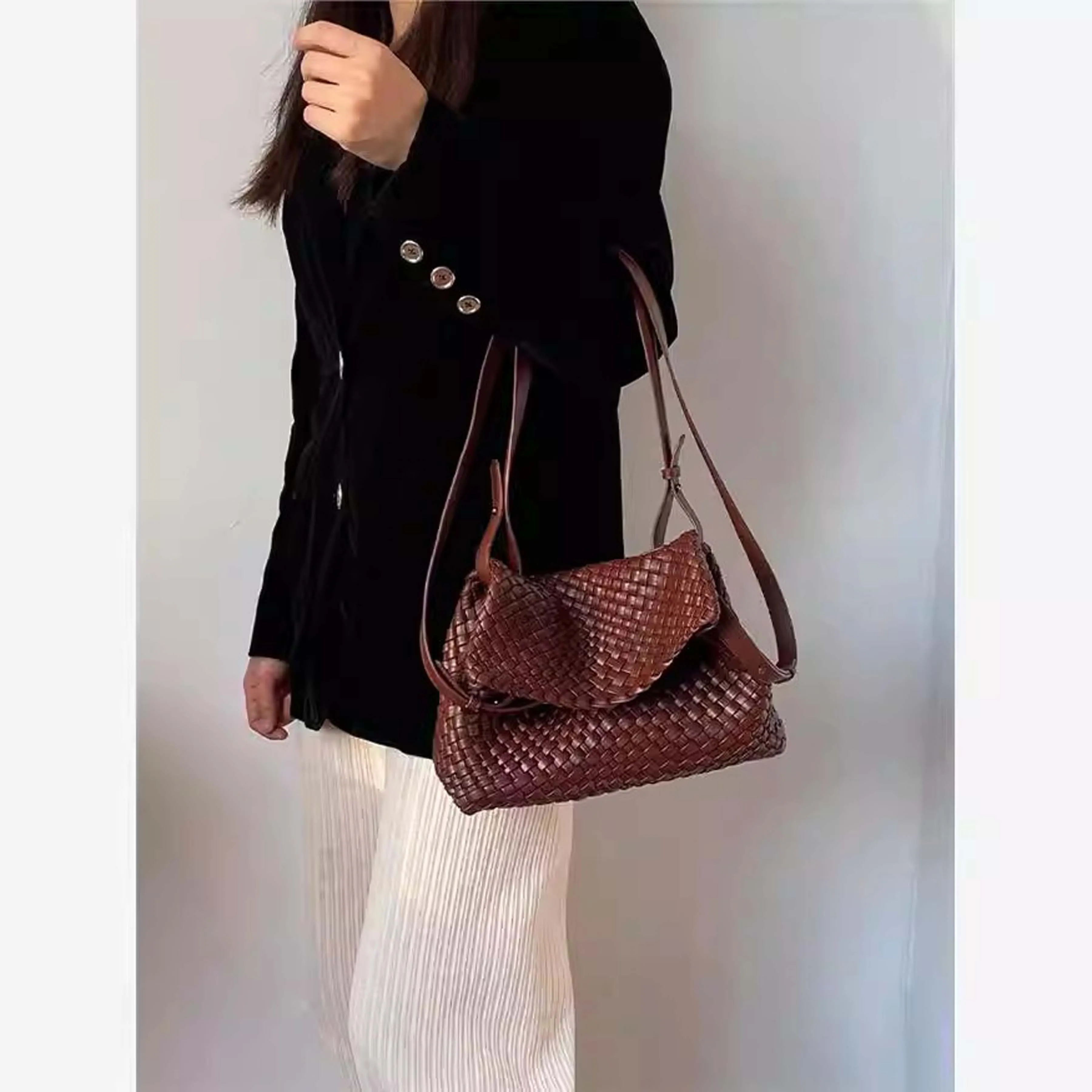 

Модная плетеная сумка ручной работы, женская сумка на плечо, новая универсальная городская сумка-кроссбоди 2026 года, трендовая